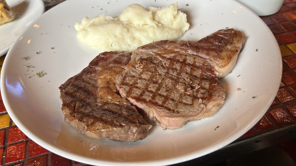 Pavarotti Ristorante-10